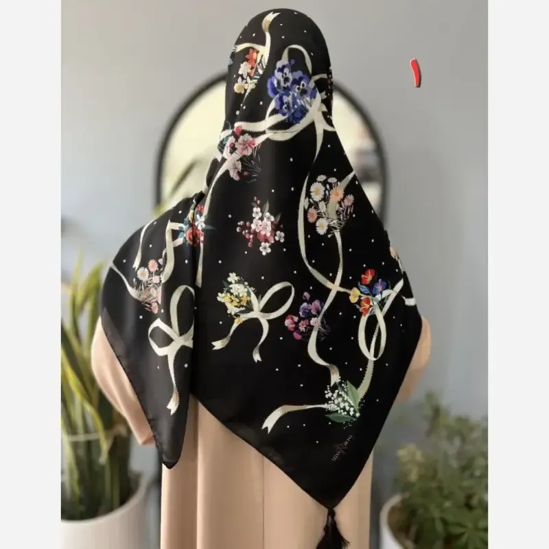 روسری نخی درجه یک قواره 140 طرحدار مشکی و قهوه ای و سبز