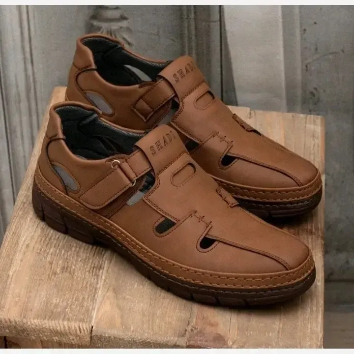 صندل تابستانی مردانه چرم مصنوعی رنگ عسلی مدل برمودا